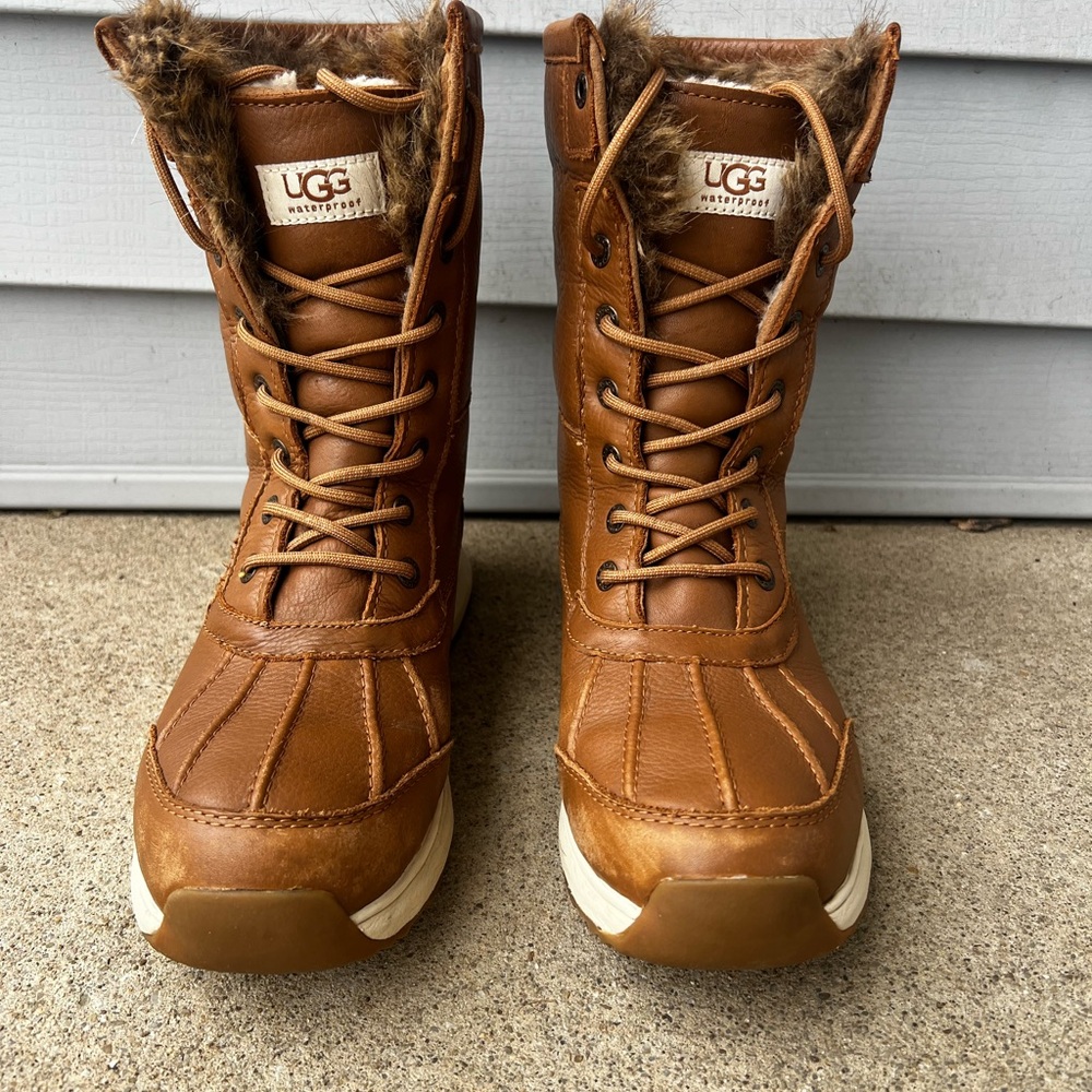 UGG Adirondack boot III size 9.5 in Chestnut Tipped, excellent condition